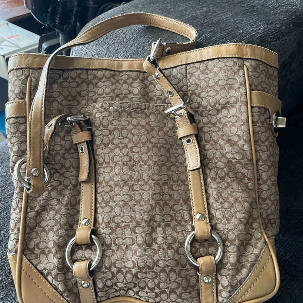 Vintage medium Coach tote bag!